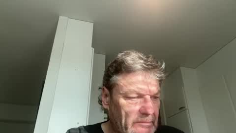 kovapoika online show from 10/20/25, 01:00