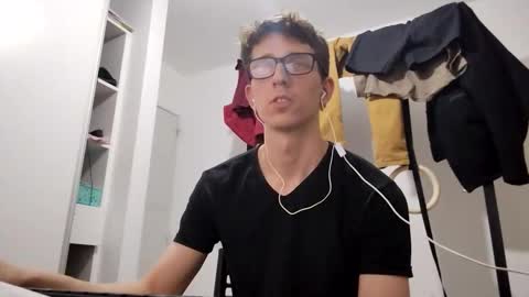 Facu online show from 10/21/25, 12:22