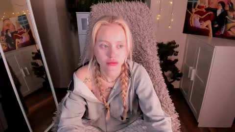 Snapshot of kris_grant chatting on 12/04/25, 10:35 kris_grant online show from 12/04/25, 10:35