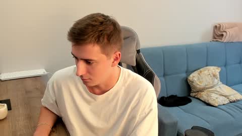 Snapshot of krishort chatting on 12/10/24, 01:44 krishort online show from 12/10/24, 01:44