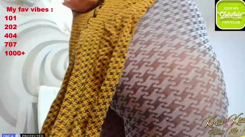 Snapshot of krisi_kiss chatting on 01/27/25, 04:09 KrisiFollow me  Thumb UP  online show from 01/27/25, 04:09