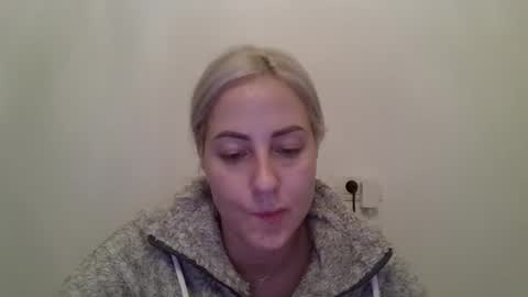 Snapshot of kriss_grace chatting on 10/25/25, 05:40 Grace online show from 10/25/25, 05:40