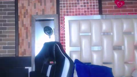 kriss_sweetboobs online show from 02/23/25, 04:35