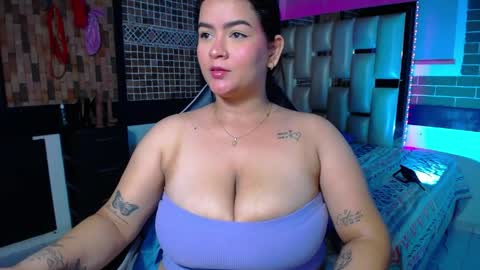 kriss_sweetboobs online show from 04/01/26, 01:41