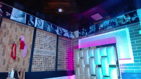 kriss_sweetboobs online show from 04/04/26, 11:51