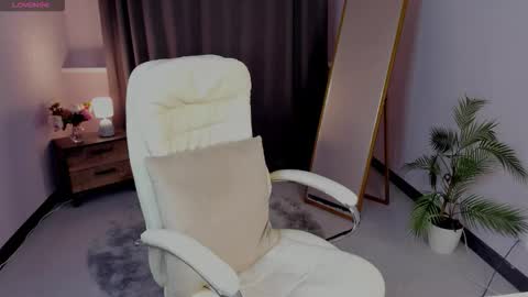 Snapshot of kriss_tean chatting on 02/26/26, 04:11 Kris online show from 02/26/26, 04:11