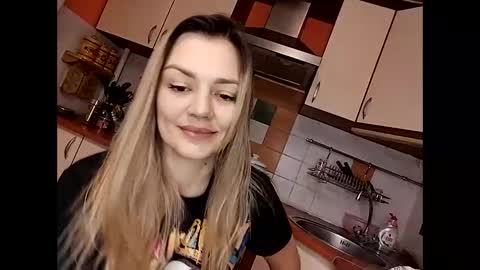 Snapshot of krisssexi chatting on 12/21/24, 06:19 KrissSexi online show from 12/21/24, 06:19