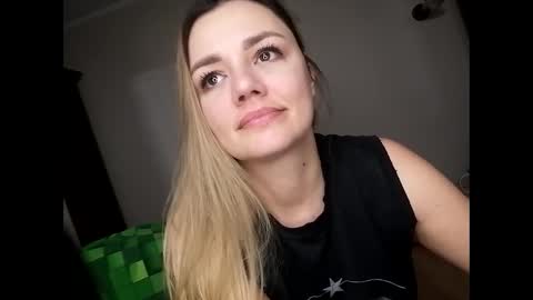 Snapshot of krisssexi chatting on 01/16/25, 05:33 KrissSexi online show from 01/16/25, 05:33