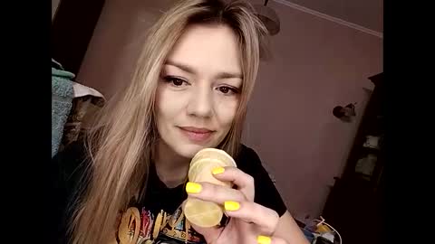 Snapshot of krisssexi chatting on 02/21/25, 05:24 KrissSexi online show from 02/21/25, 05:24