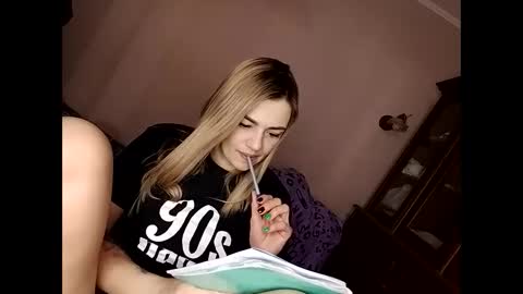 Snapshot of krisssexi chatting on 03/03/25, 05:42 KrissSexi online show from 03/03/25, 05:42