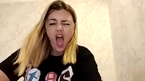 Snapshot of krisssexi chatting on 09/27/25, 06:51 KrissSexi online show from 09/27/25, 06:51