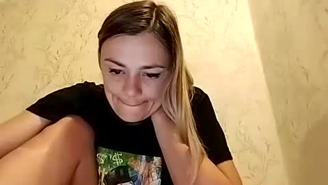 Snapshot of krisssexi chatting on 09/28/25, 07:08 KrissSexi online show from 09/28/25, 07:08