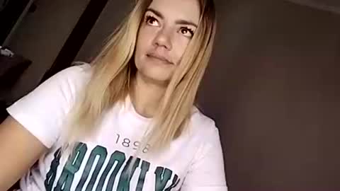 Snapshot of krisssexi chatting on 10/06/25, 02:31 KrissSexi online show from 10/06/25, 02:31