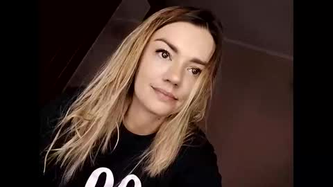 Snapshot of krisssexi chatting on 10/11/25, 04:12 KrissSexi online show from 10/11/25, 04:12