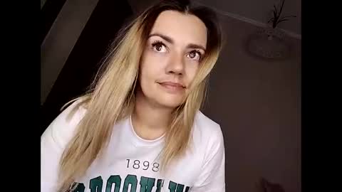 Snapshot of krisssexi chatting on 10/11/25, 06:06 KrissSexi online show from 10/11/25, 06:06