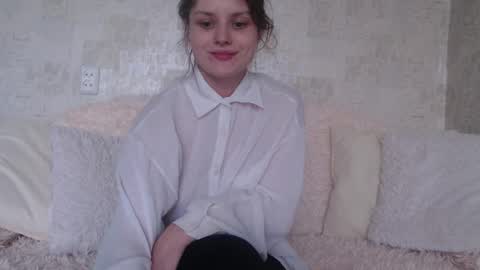 Snapshot of krissvoss chatting on 04/19/26, 03:33 krissvoss online show from 04/19/26, 03:33