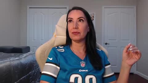 Krissy online show from 12/22/24, 12:38