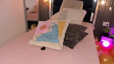 Snapshot of kristakinnky chatting on 07/14/26, 12:11 BETANIA online show from 07/14/26, 12:11