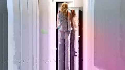 Snapshot of kristal_mountain chatting on 10/21/25, 02:56 Kristal Mountain online show from 10/21/25, 02:56