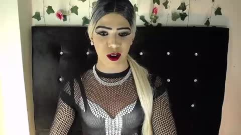 Snapshot of kristal_queen01 chatting on 05/17/26, 08:12 kristal_queen01 online show from 05/17/26, 08:12