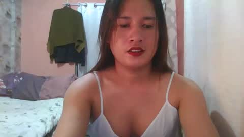 Snapshot of kristalheart chatting on 11/28/25, 05:59 krunchee online show from 11/28/25, 05:59