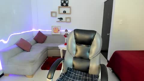 Snapshot of kristen_garner chatting on 12/02/25, 07:09 Sophia online show from 12/02/25, 07:09