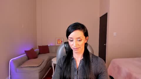 Snapshot of kristen_garner chatting on 05/25/26, 08:26 Sophia online show from 05/25/26, 08:26