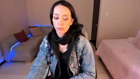 Snapshot of kristen_garner chatting on 06/17/26, 07:15 Sophia online show from 06/17/26, 07:15