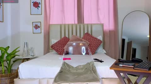 Snapshot of kristennblue_ chatting on 12/28/24, 06:50 Kris online show from 12/28/24, 06:50