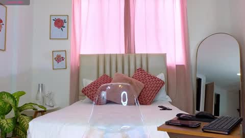 Snapshot of kristennblue_ chatting on 12/30/24, 08:47 Kris online show from 12/30/24, 08:47