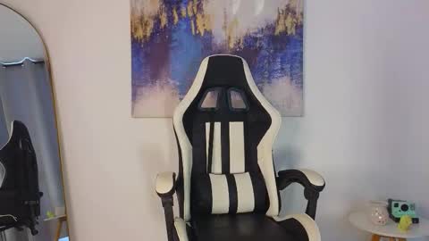 Snapshot of kristennblue_ chatting on 11/10/25, 04:17 Kris online show from 11/10/25, 04:17