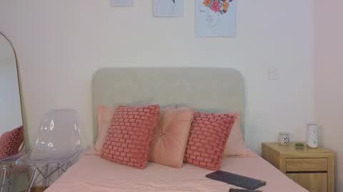 Snapshot of kristennblue_ chatting on 12/20/25, 10:11 Kris online show from 12/20/25, 10:11