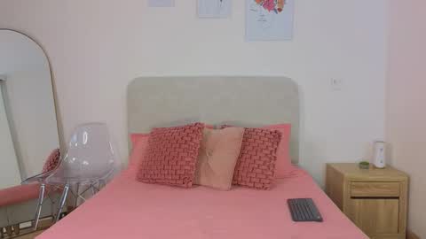 Snapshot of kristennblue_ chatting on 01/18/26, 12:42 Kris online show from 01/18/26, 12:42