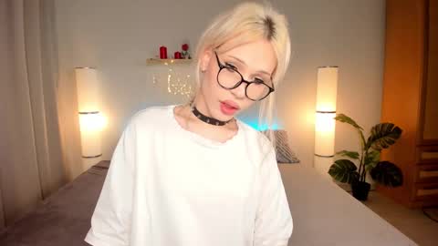 Snapshot of kristial_soopxxx chatting on 09/13/25, 03:23 Kristal online show from 09/13/25, 03:23