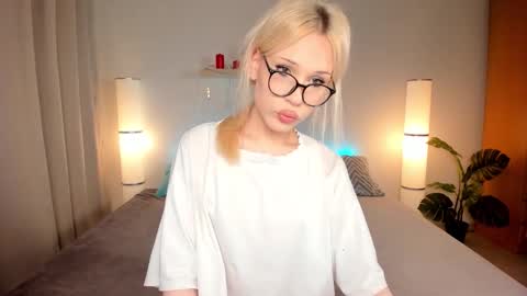 Snapshot of kristial_soopxxx chatting on 09/16/25, 04:19 Kristal online show from 09/16/25, 04:19