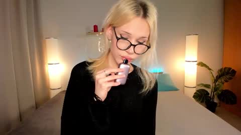 Snapshot of kristial_soopxxx chatting on 10/03/25, 04:59 Kristal online show from 10/03/25, 04:59