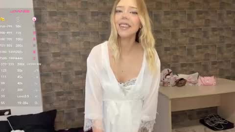 Snapshot of kristiancommes chatting on 06/26/26, 05:17 Alisa online show from 06/26/26, 05:17