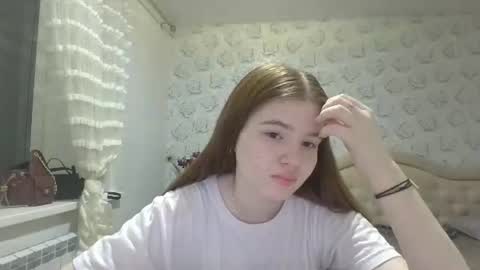 Snapshot of kristiancommes chatting on 07/22/26, 10:12 Alisa online show from 07/22/26, 10:12
