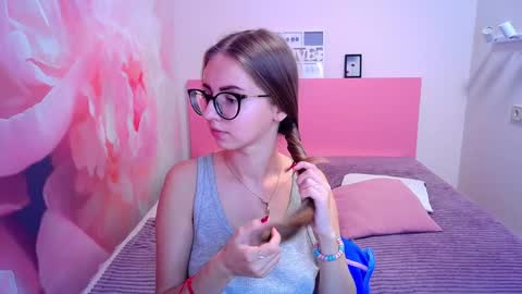 Snapshot of kristina_adel chatting on 01/10/25, 11:33 Kristina Adel online show from 01/10/25, 11:33