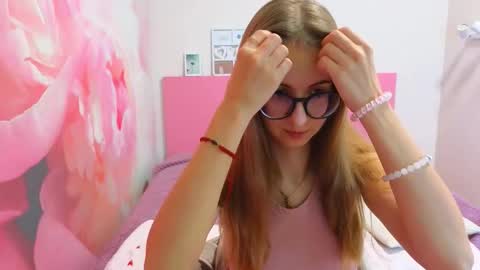 Snapshot of kristina_adel chatting on 11/29/25, 08:17 Kristina Adel online show from 11/29/25, 08:17