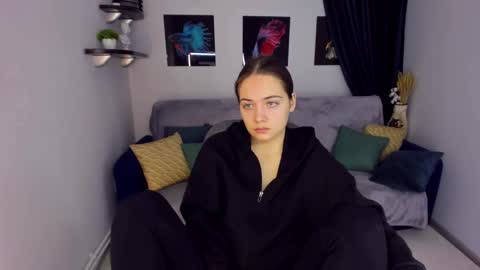 Snapshot of kristinalevis chatting on 12/24/24, 04:22 Kristina online show from 12/24/24, 04:22