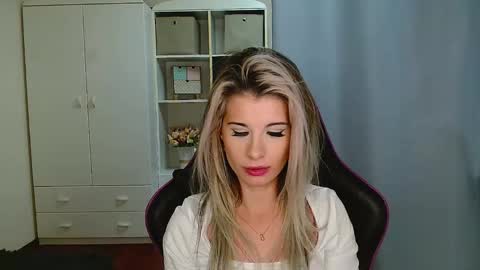 KristineAmore online show from 11/26/25, 07:48