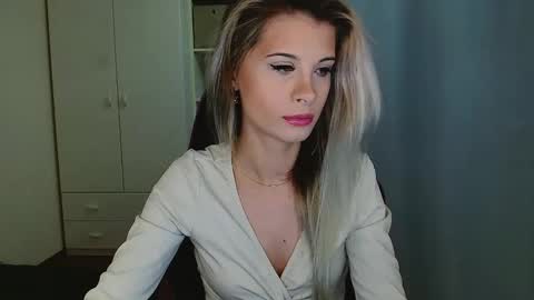 KristineAmore online show from 12/22/25, 07:16