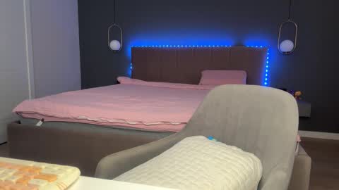 Snapshot of kristy_saint chatting on 09/29/25, 04:17 Kristi online show from 09/29/25, 04:17