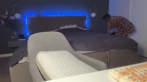 Snapshot of kristy_saint chatting on 10/14/25, 04:13 Kristi online show from 10/14/25, 04:13