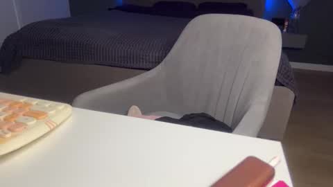 Snapshot of kristy_saint chatting on 10/27/25, 05:22 Kristi online show from 10/27/25, 05:22