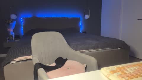 Snapshot of kristy_saint chatting on 12/01/25, 04:17 Kristi online show from 12/01/25, 04:17