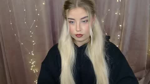 Snapshot of kristyflowers chatting on 12/15/24, 07:31 KristyFlowers online show from 12/15/24, 07:31