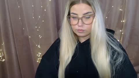 Snapshot of kristyflowers chatting on 12/16/24, 07:48 KristyFlowers online show from 12/16/24, 07:48