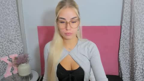 Snapshot of kristyflowers chatting on 11/15/25, 09:11 KristyFlowers online show from 11/15/25, 09:11